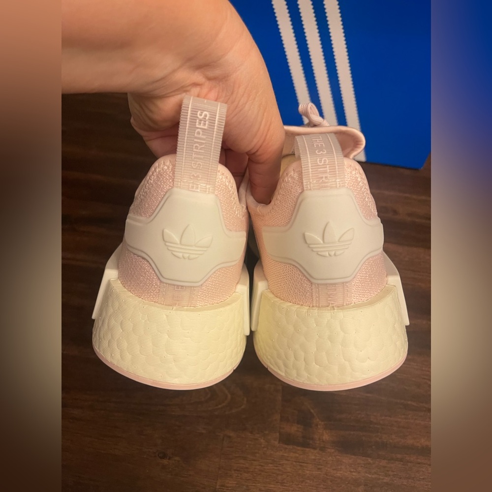 New size‎ 8.5 Adidas NMD_R1 W pink running shoes. IG8337 - Picture 3 of 9